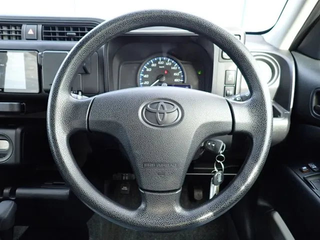 サクシードバン　ハイブリッド（トヨタ）の車両写真