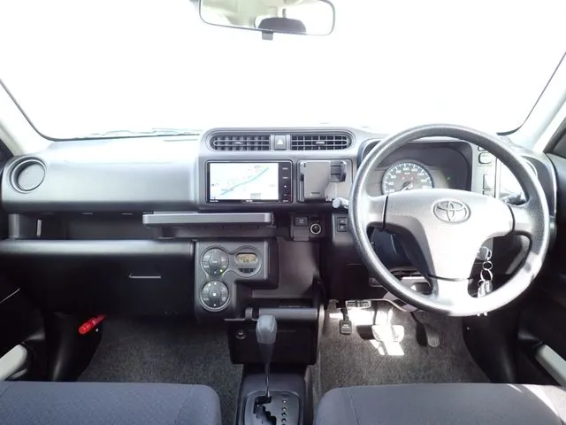 サクシードバン　ハイブリッド（トヨタ）の車両写真