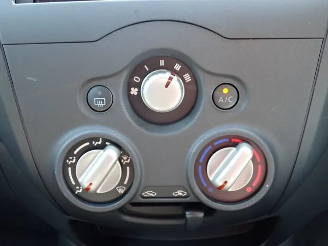 ノート(ニッサン)の車両写真