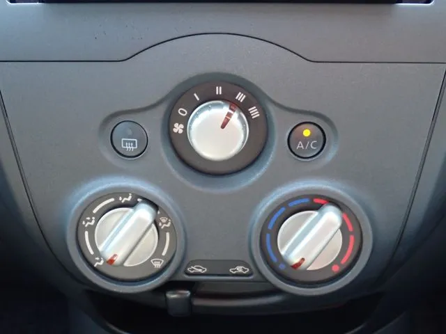 ノート(ニッサン)の車両写真