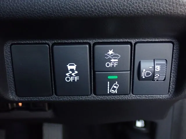 シャトル　ハイブリッド（ホンダ）の車両写真