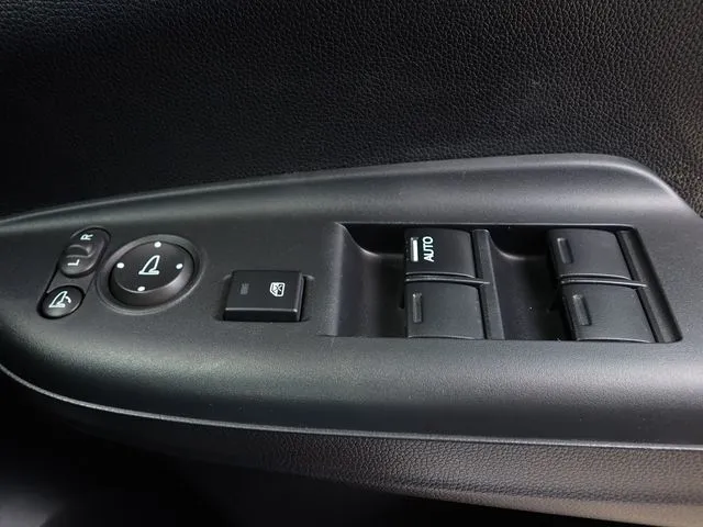 シャトル　ハイブリッド（ホンダ）の車両写真