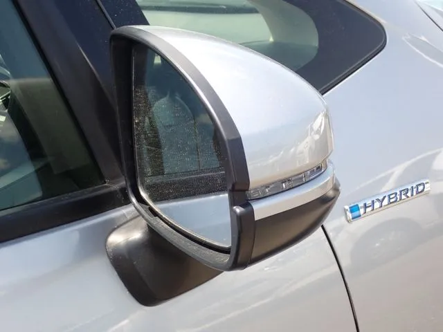 シャトル　ハイブリッド（ホンダ）の車両写真