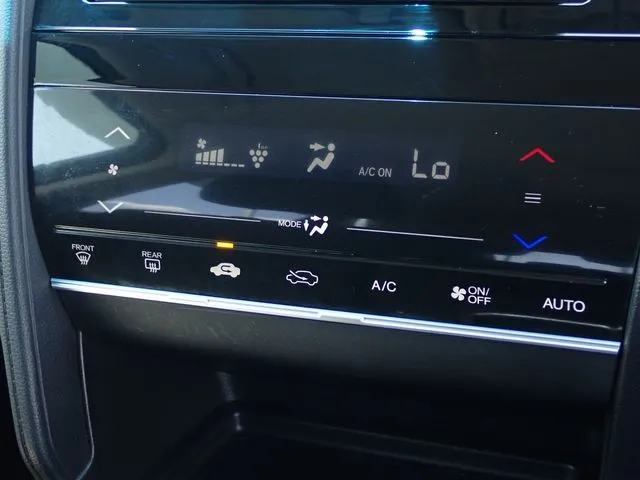 シャトル　ハイブリッド（ホンダ）の車両写真