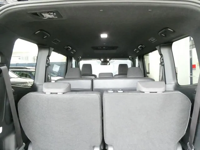 ヴォクシー(トヨタ)の車両写真