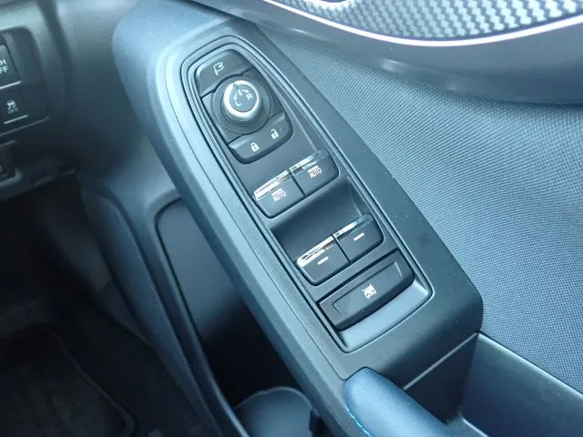 SUBARU XV ハイブリッド(スバル)の車両写真