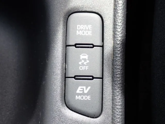 ヤリス　ハイブリッド（トヨタ）の車両写真