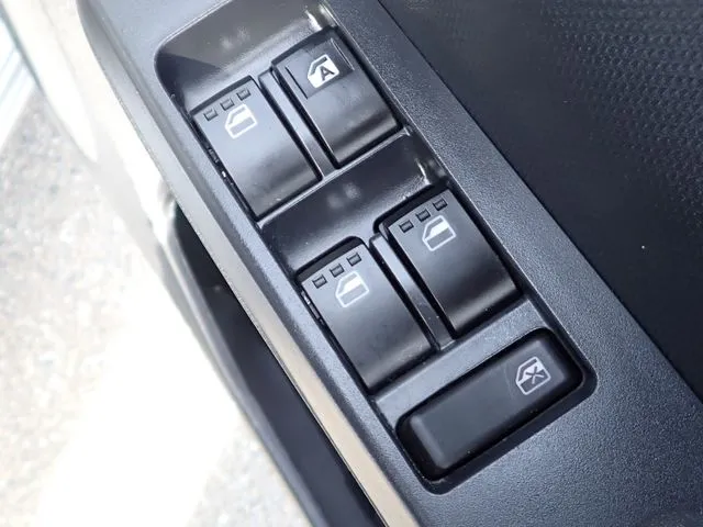ダイハツ ミラ イース 4WD