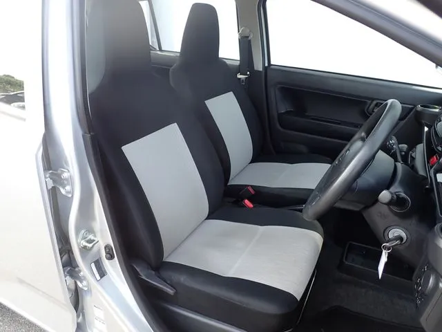ダイハツ ミラ イース 4WD