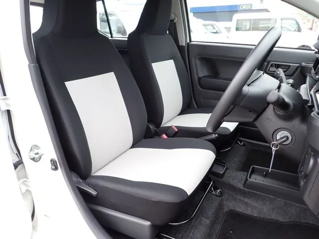 ミラ　イース（ダイハツ）の車両写真