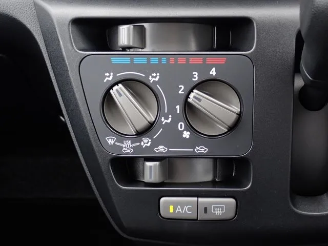 ミラ　イース（ダイハツ）の車両写真