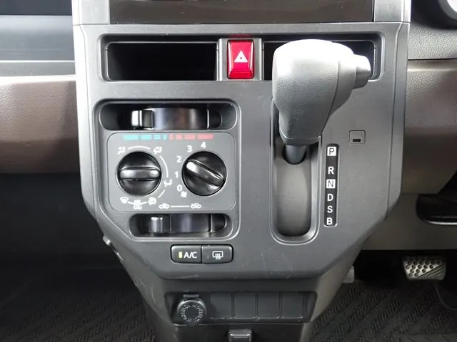 トール(ダイハツ)の車両写真