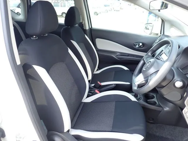 ノート（ニッサン）の車両写真