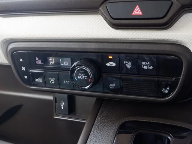 N BOX 4WD(ホンダ)の車両写真
