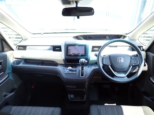 フリード（ホンダ）の車両写真