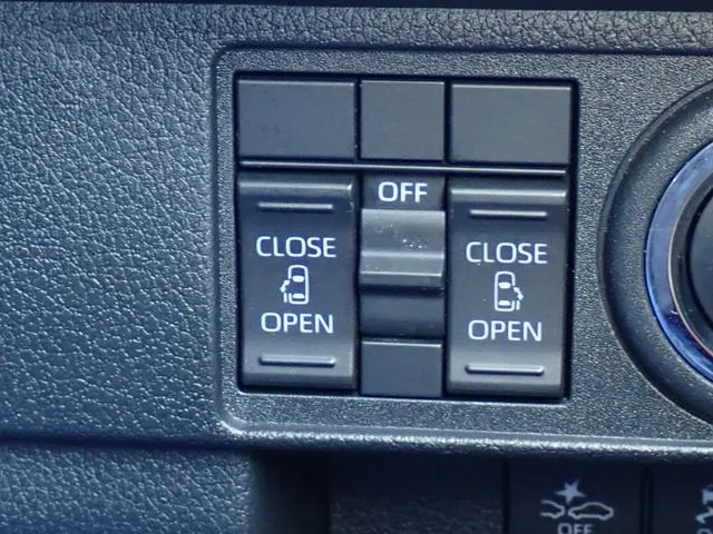 ムーヴ キャンバス(ダイハツ)の車両写真