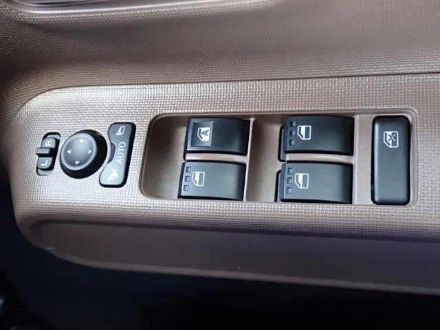 ムーヴ キャンバス(ダイハツ)の車両写真