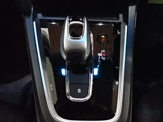 ホンダ　シャトル　ハイブリッド　４ＷＤ