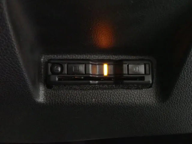 ホンダ　シャトル　ハイブリッド　４ＷＤ