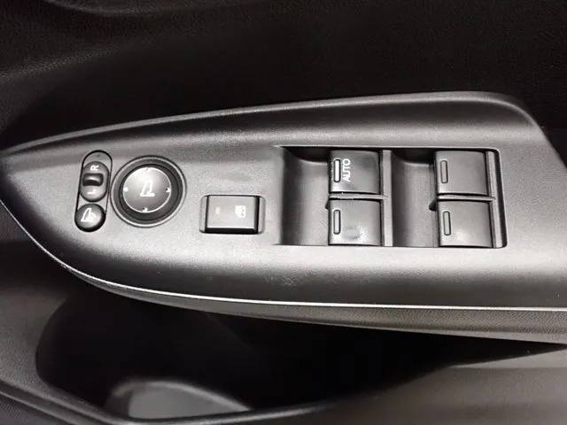 ホンダ　シャトル　ハイブリッド　４ＷＤ
