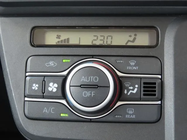 タント（ダイハツ）の車両写真