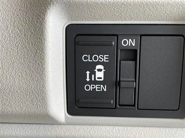 N BOX(ホンダ)の車両写真