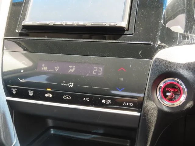シャトル　ハイブリッド（ホンダ）の車両写真