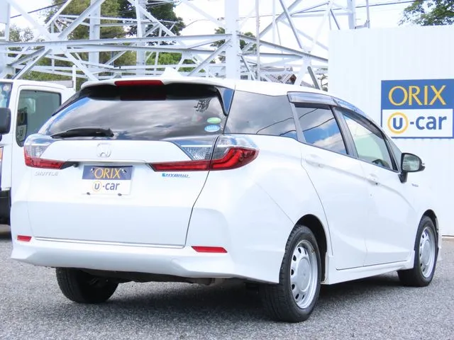 シャトル　ハイブリッド（ホンダ）の車両写真
