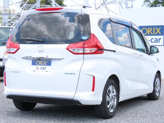 フリードプラス　ハイブリッド（ホンダ）の車両写真