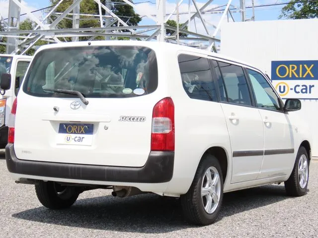 サクシードバン　２ＷＤ（トヨタ）の車両写真