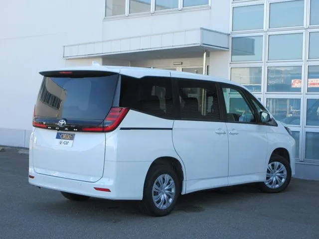ノア 4WD(トヨタ)の車両写真