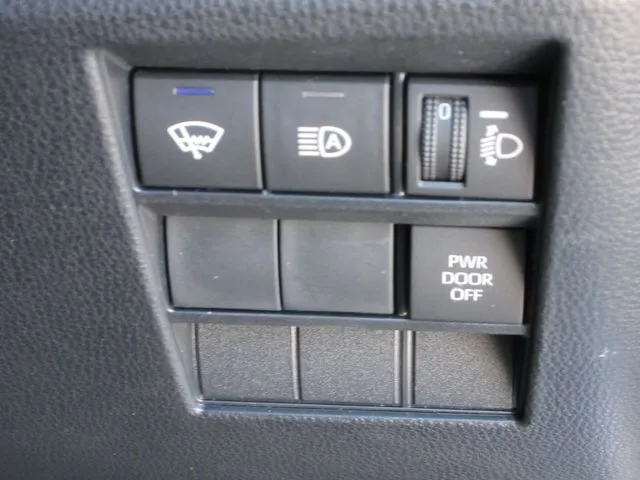 ノア 4WD(トヨタ)の車両写真