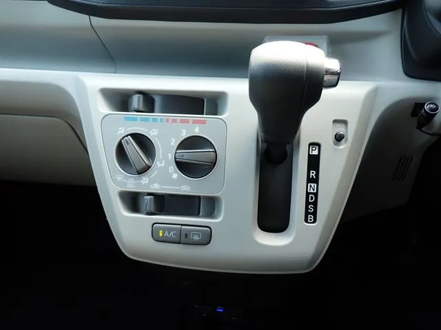 ミラ イース(ダイハツ)の車両写真