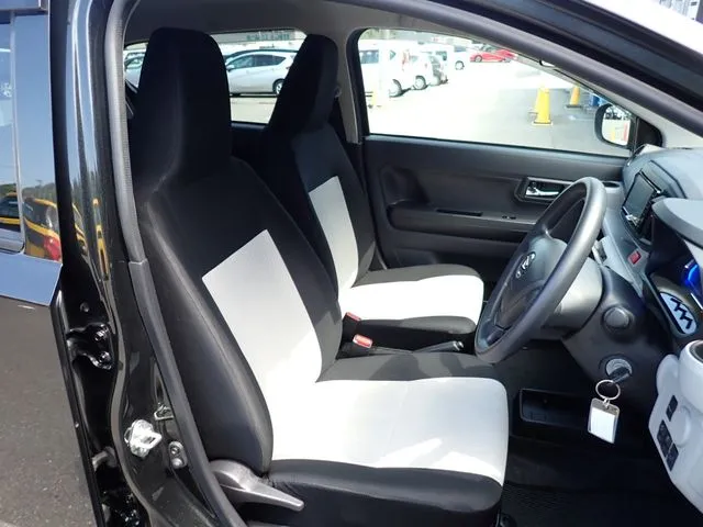 ミラ イース(ダイハツ)の車両写真