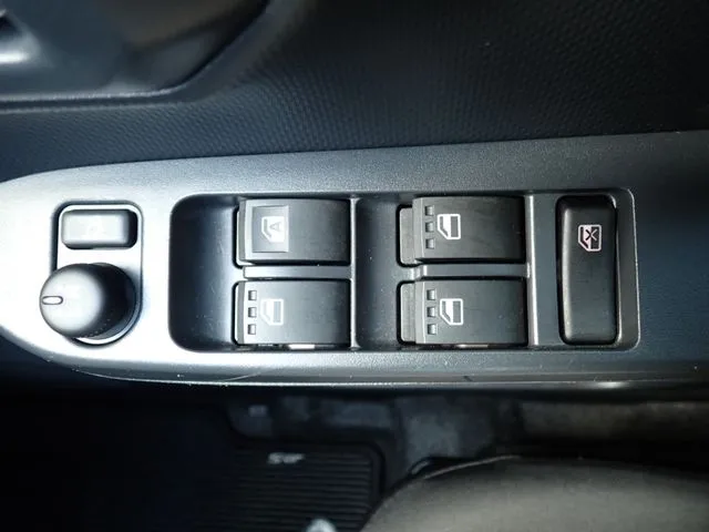 ミラ イース(ダイハツ)の車両写真