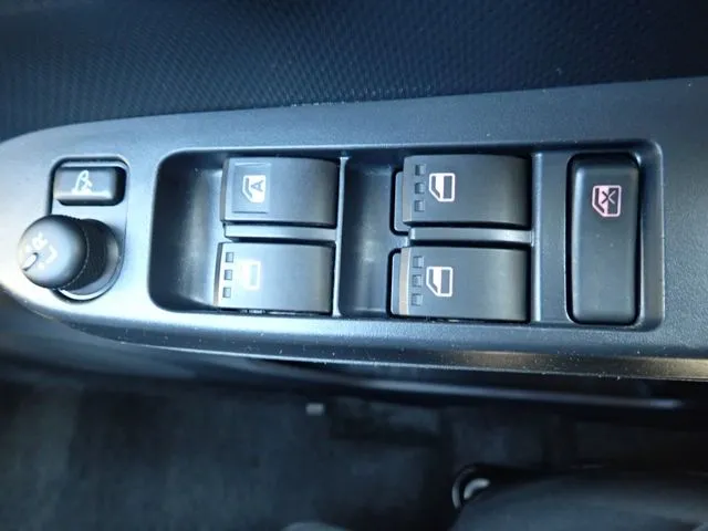 ミラ　イース（ダイハツ）の車両写真