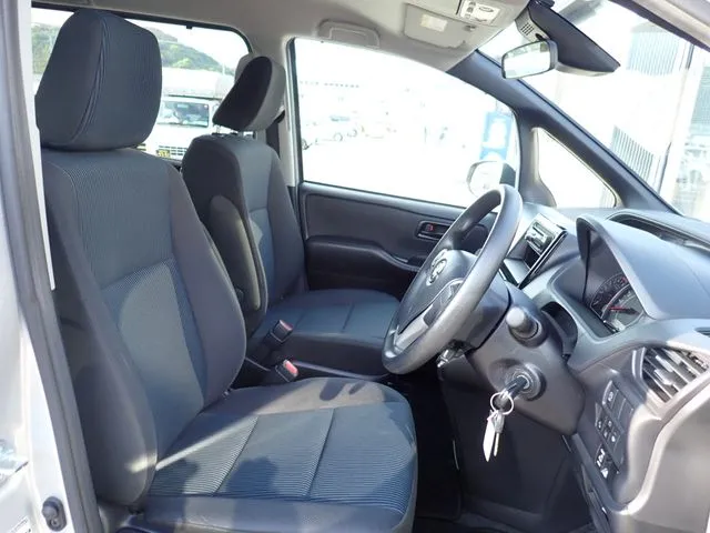 ノア　４ＷＤ（トヨタ）の車両写真