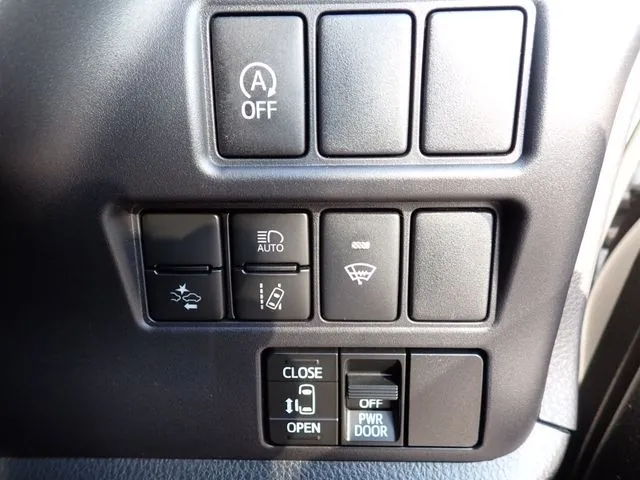 ノア　４ＷＤ（トヨタ）の車両写真