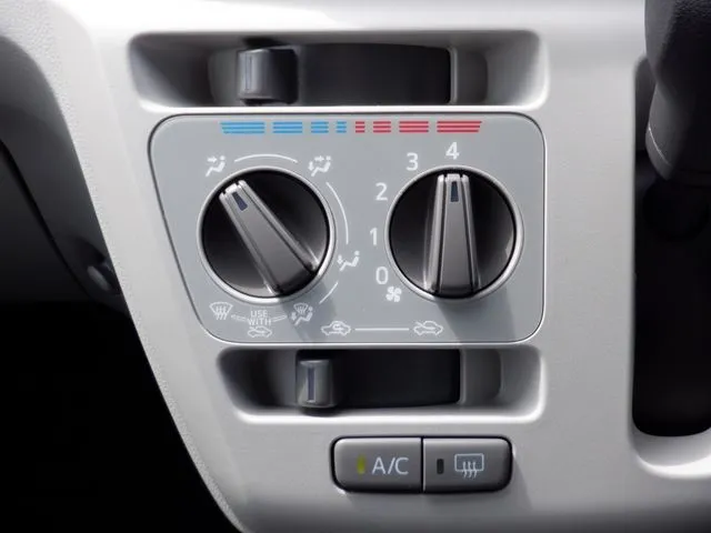 ミラ イース(ダイハツ)の車両写真