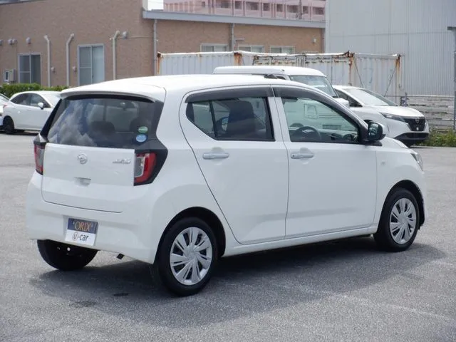 ミラ イース(ダイハツ)の車両写真