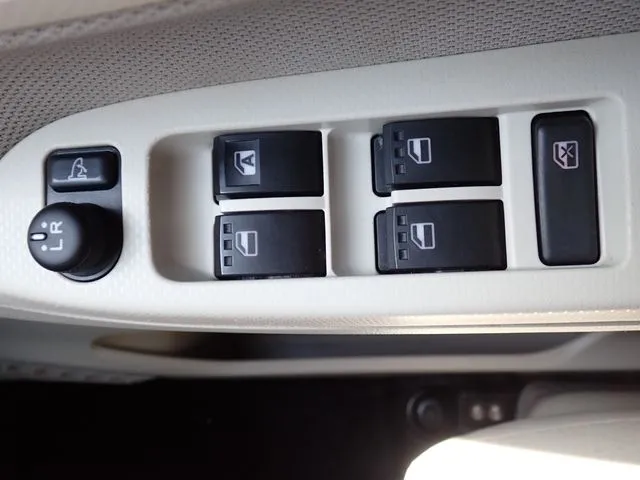 ムーヴ(ダイハツ)の車両写真