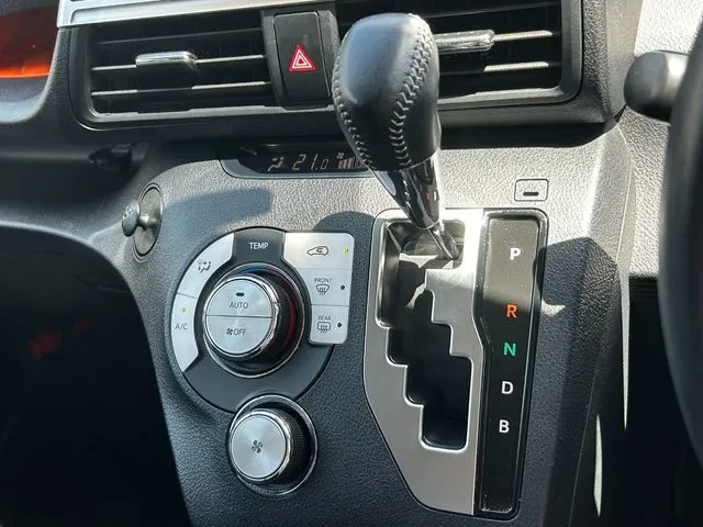 シエンタ ハイブリッド(トヨタ)の車両写真