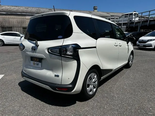 シエンタ ハイブリッド(トヨタ)の車両写真