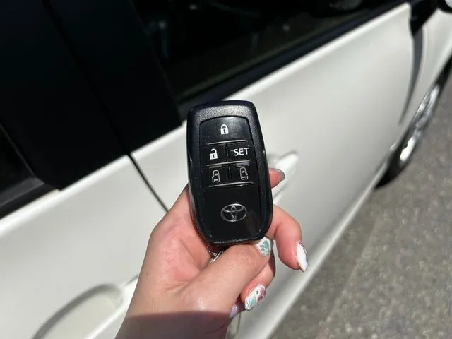 シエンタ ハイブリッド(トヨタ)の車両写真