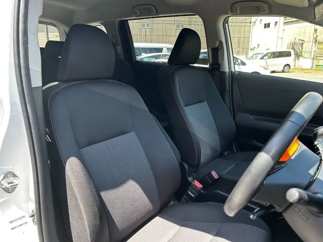 シエンタ ハイブリッド(トヨタ)の車両写真