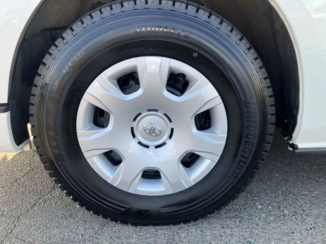 トヨタ ハイエースバン 4WD