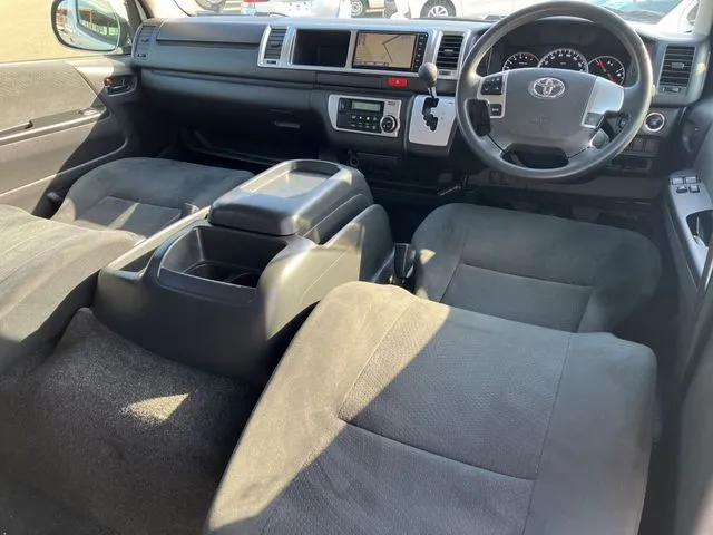 トヨタ ハイエースバン 4WD