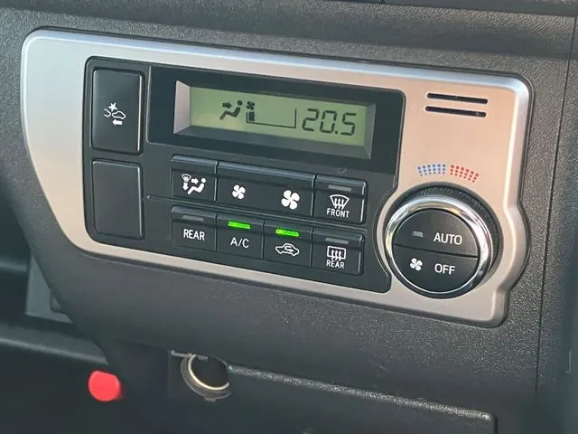 トヨタ ハイエースバン 4WD