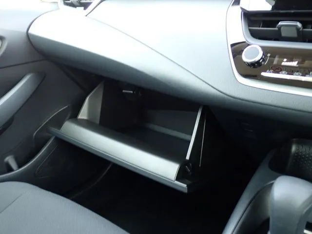 カローラ ツーリング ハイブリッド(トヨタ)の車両写真