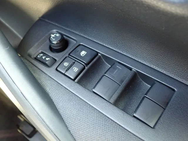 カローラ ツーリング ハイブリッド(トヨタ)の車両写真
